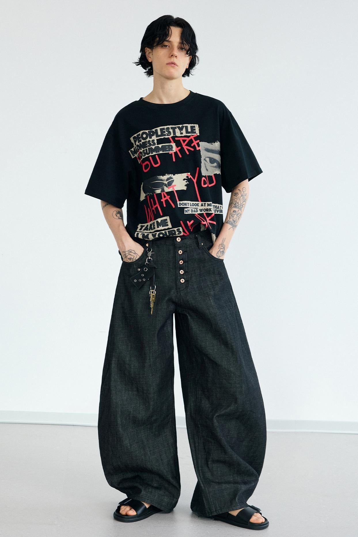 Curved Knife Wide-Leg Jeans