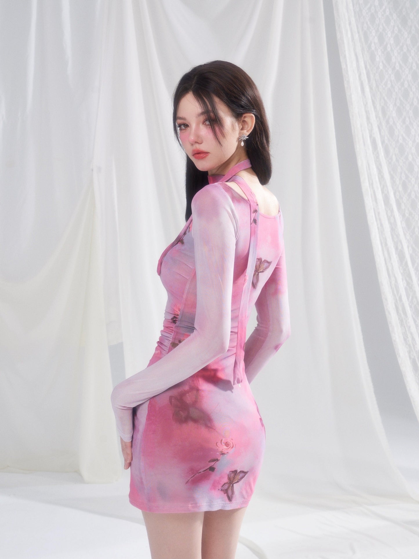 롱 앤 크롭 벨 슬리브 드레스