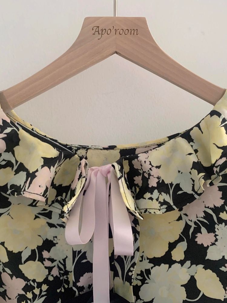 Blumenhemd mit Schnürdesign