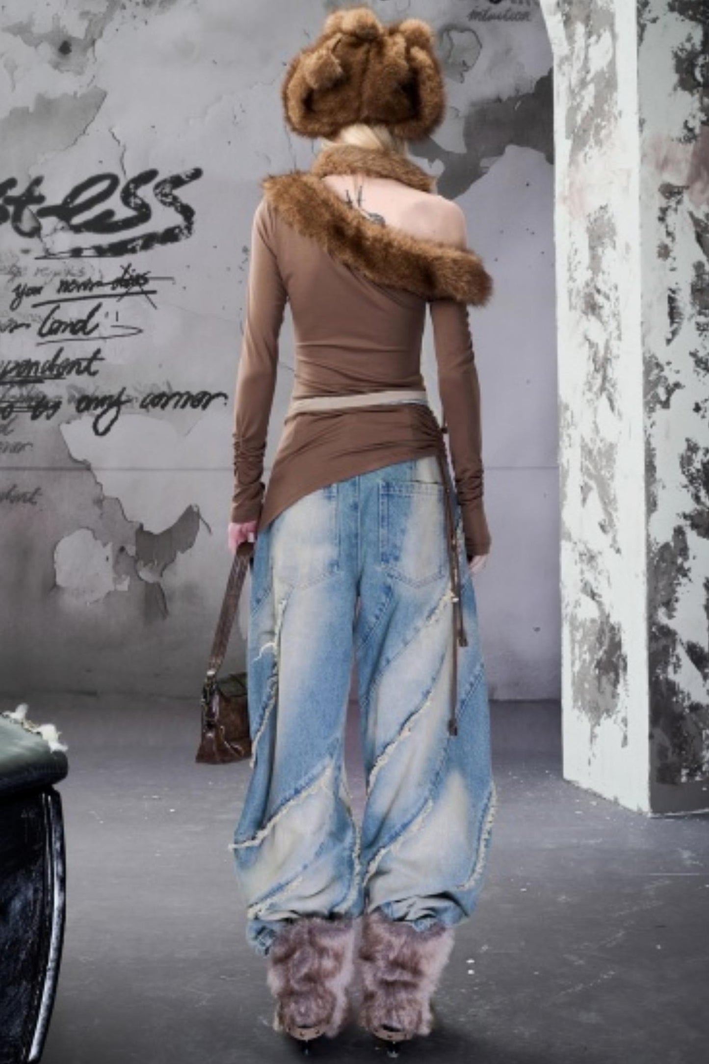 Velvet Rise Fur Collar Base Layer Top