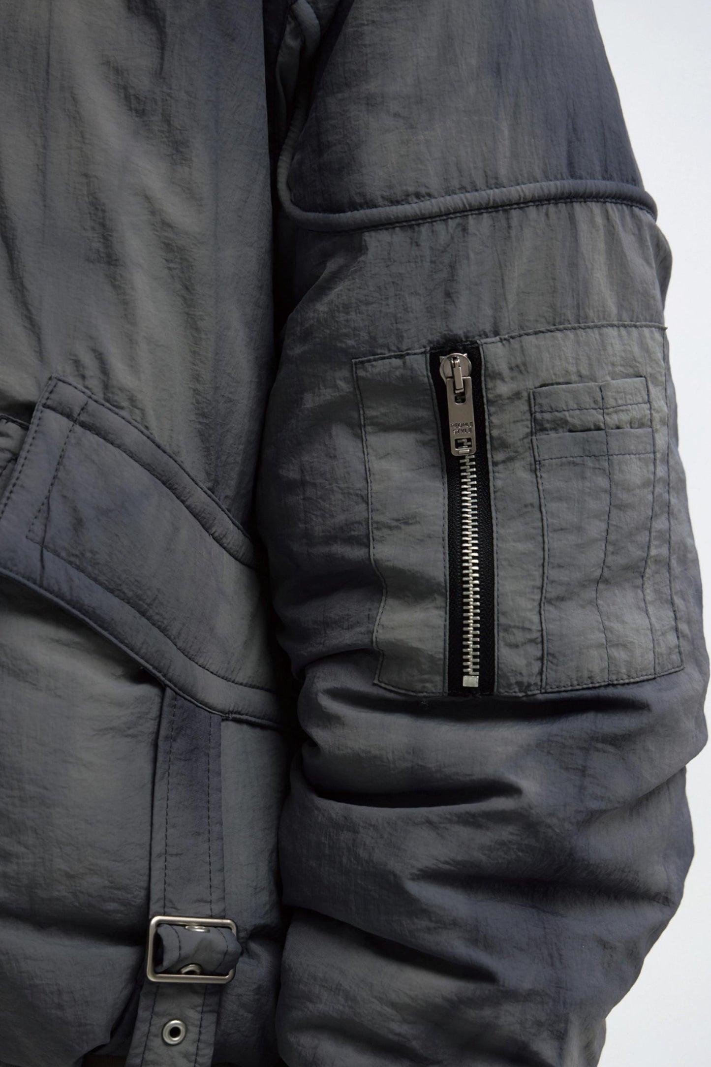 Gradient-beschnittene gepolsterte Jacke