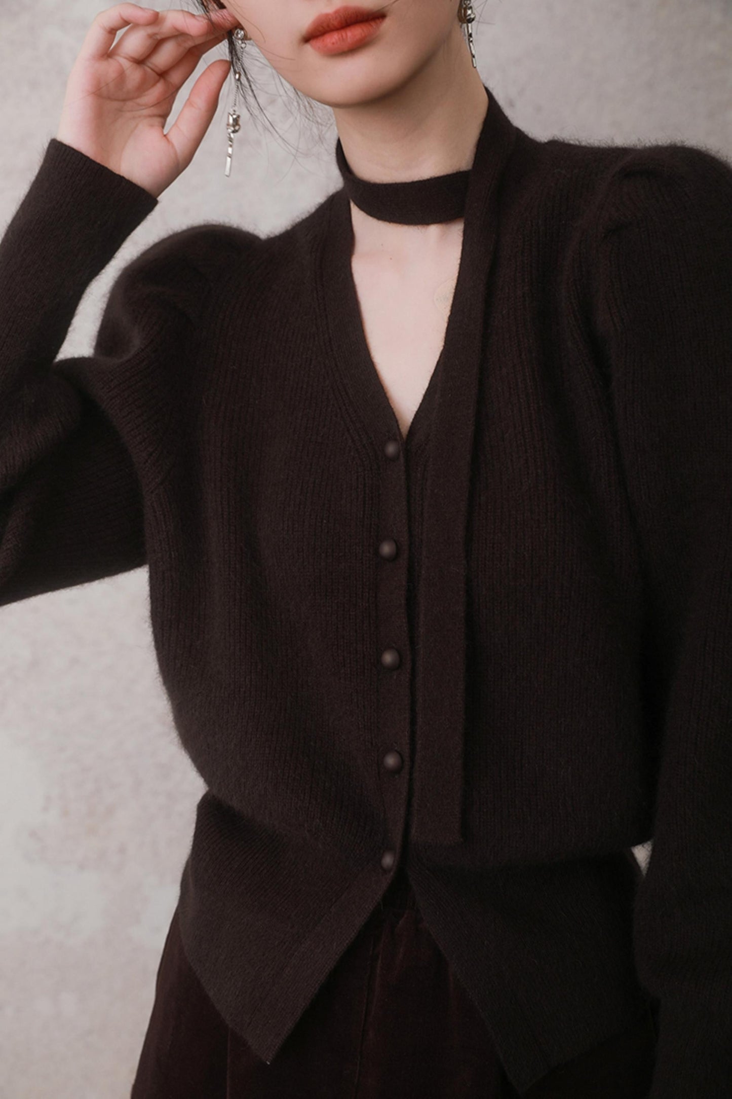 홀터넥 퍼프 슬리브 니트 탑