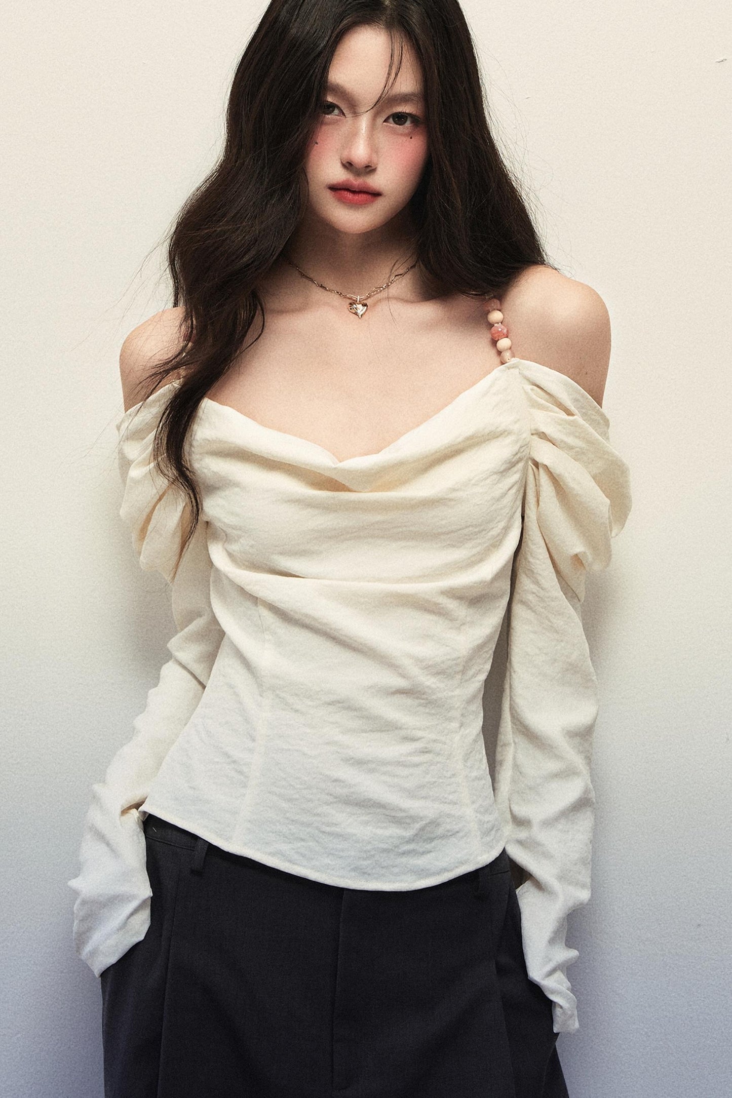 스윙 비즈 홀터넥 탑