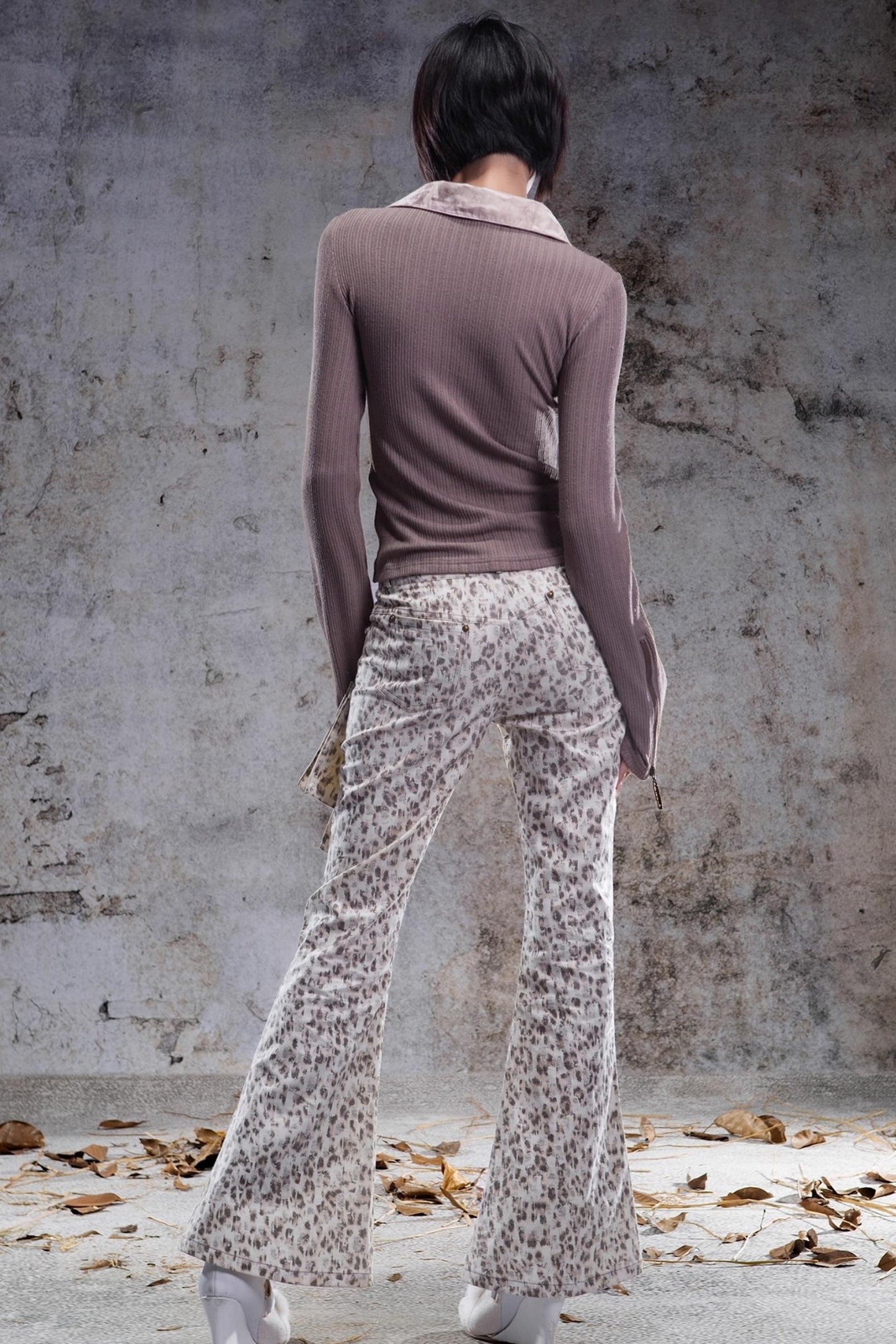 Slim Fit V-Neck Pullover Knit Top