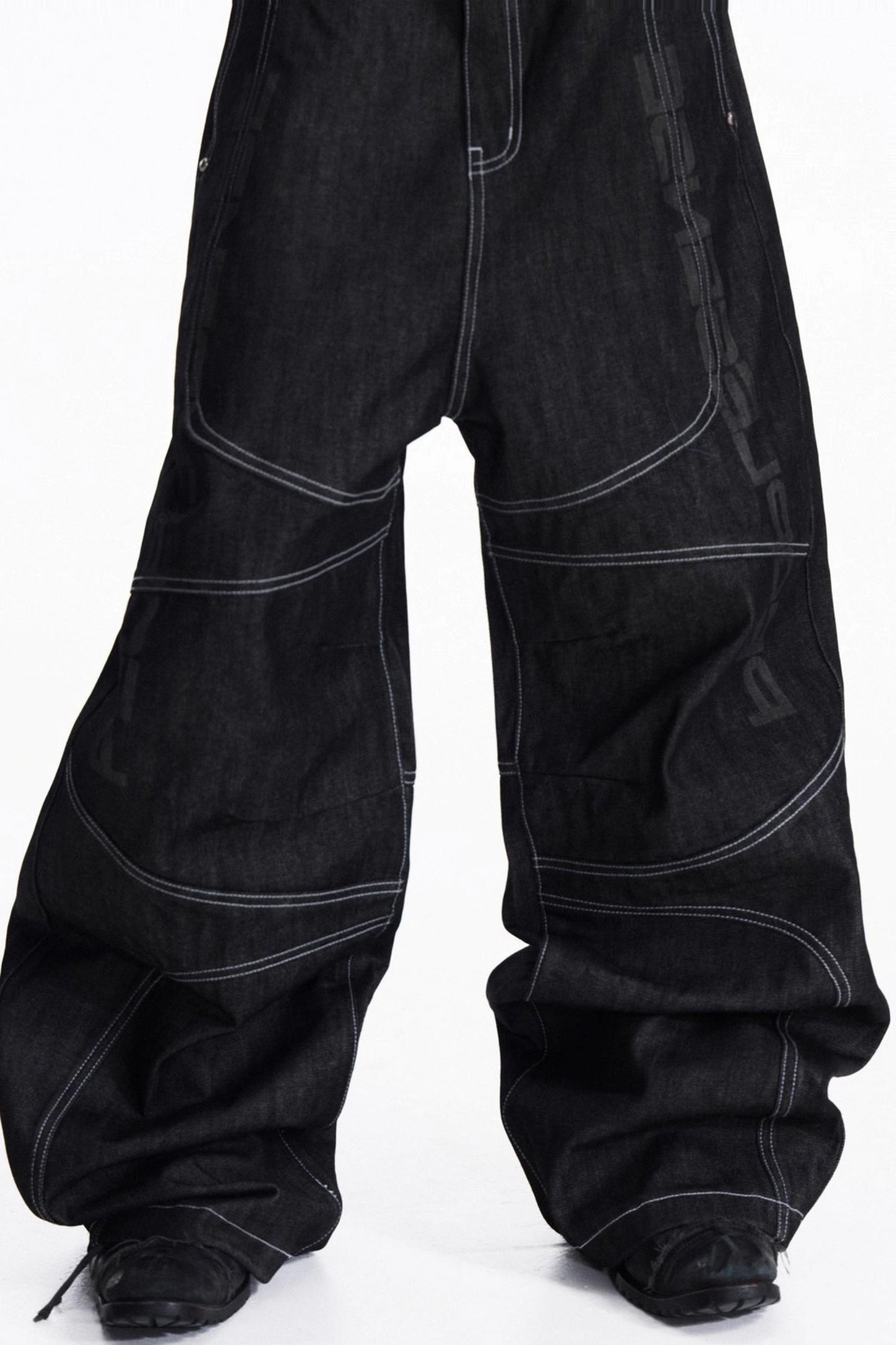 Red-Eared Wide-Leg Jeans