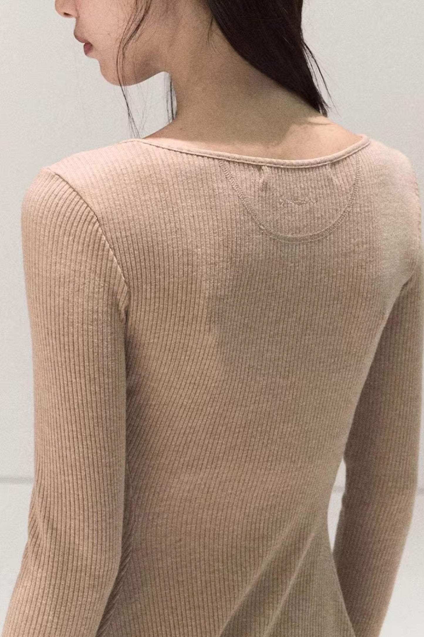 Gestreiftes Kleid mit Ballettkragen