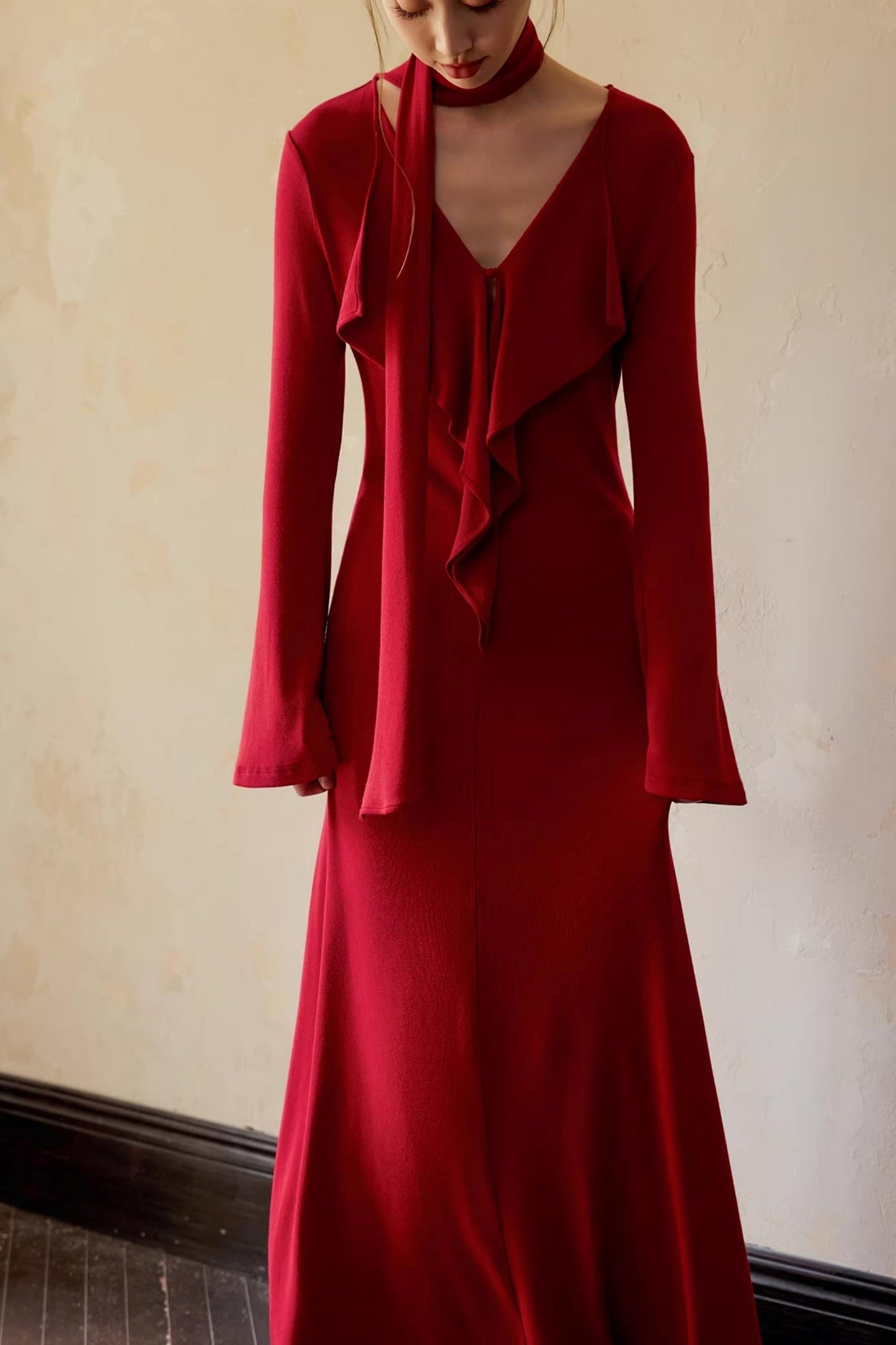 Rot gestricktes Kleid mit Band