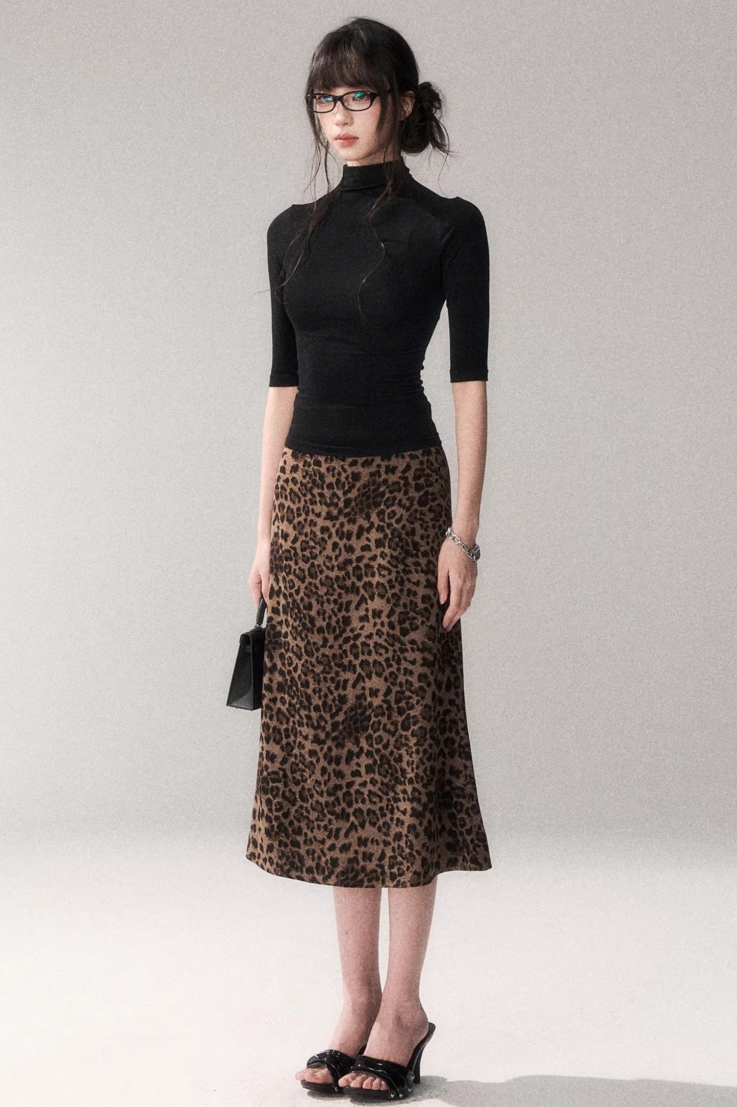 Satinrock mit Leopardenmuster