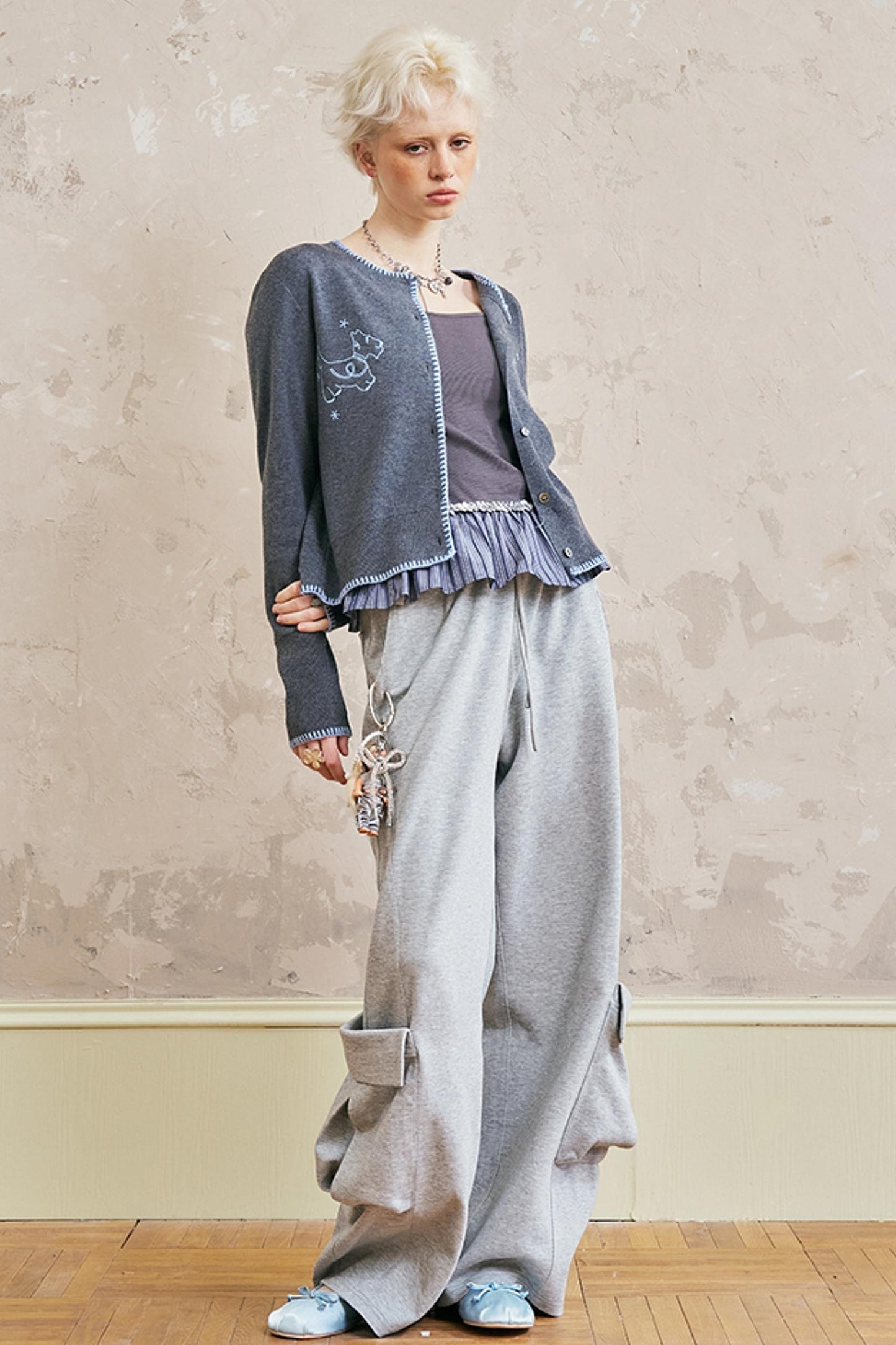 Bestickter Strickmantel