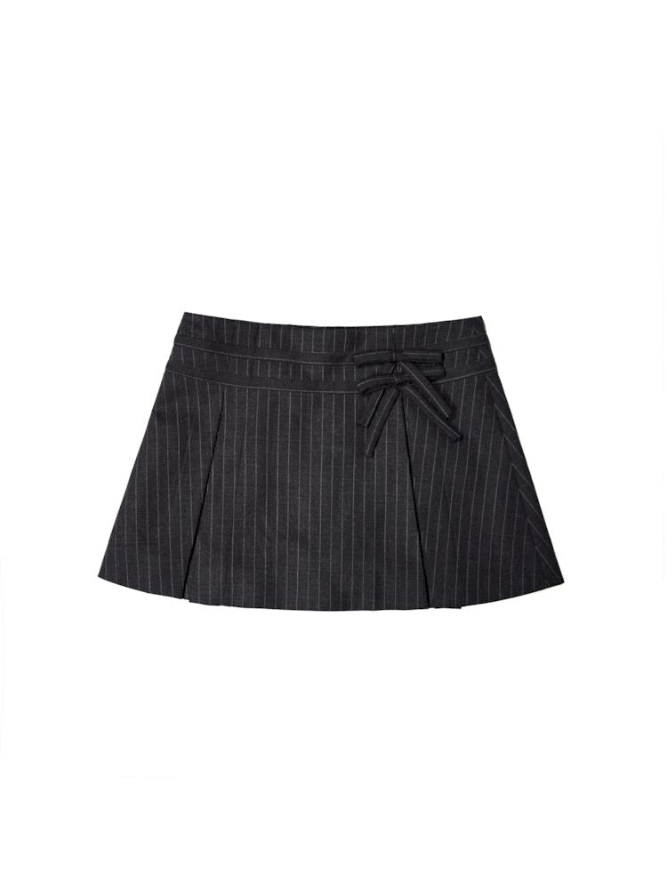 직조된 수직 스트라이프 리본 블레이저와 주름이 있는 홀터 스커트