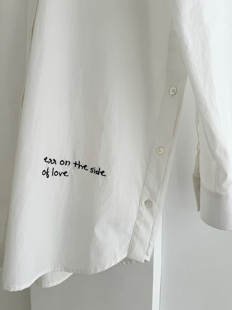 Hemd mit besticktem linken Schlitz