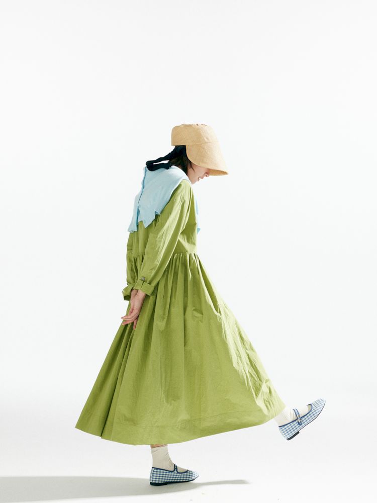 Großes, am Saum handgefaltetes, lockeres Kleid