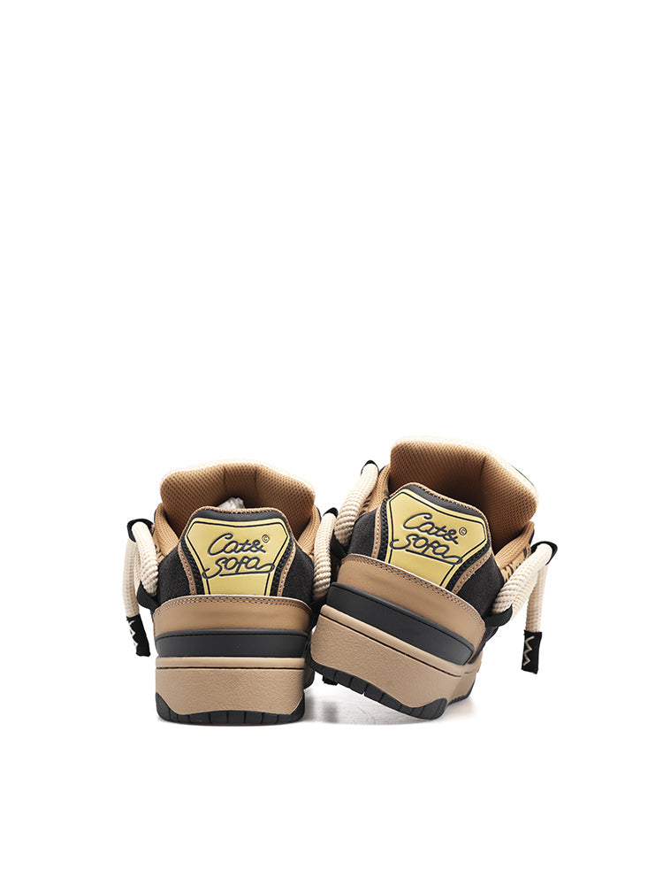 Paar lässige Allzweckschuhe