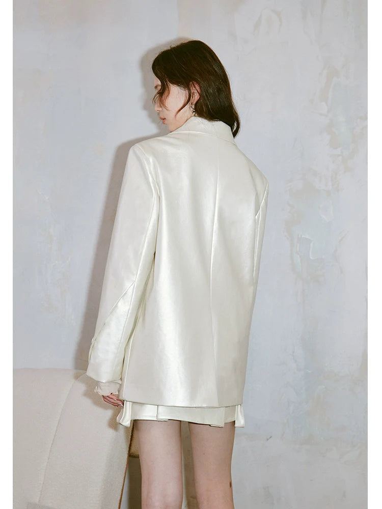 Silberne Lederjacke für Damen