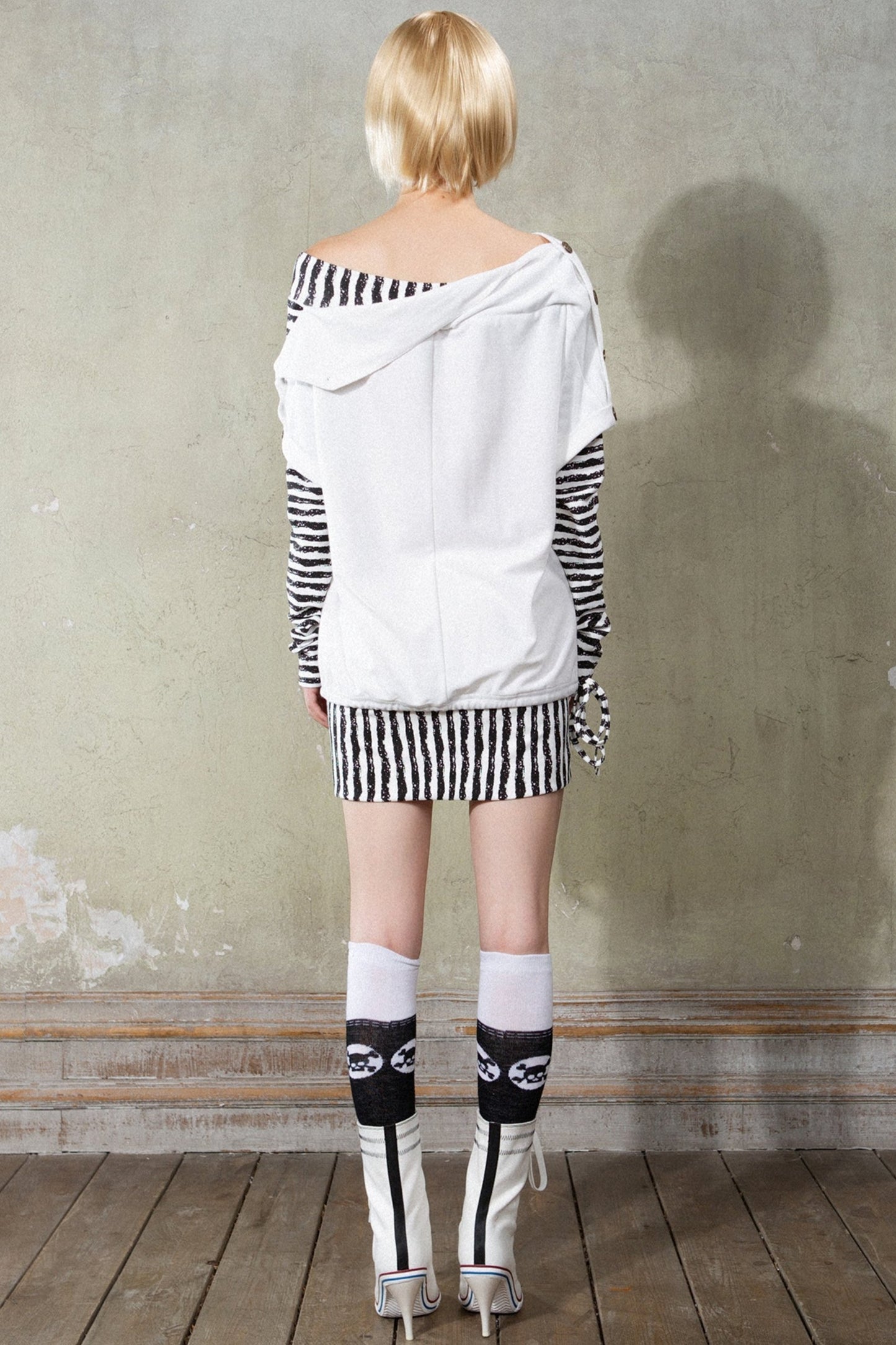 Schwarzer & Weißer Ein-Schulter Sweatshirt