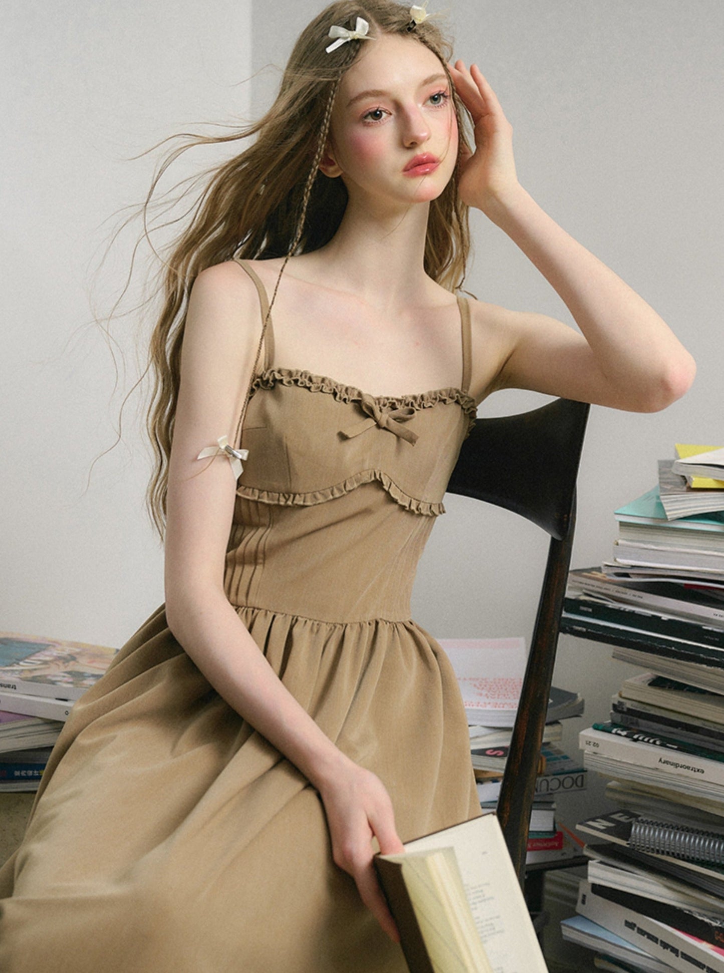 Hellbraunes französisches Tee-Pause-Maxi-Kleid