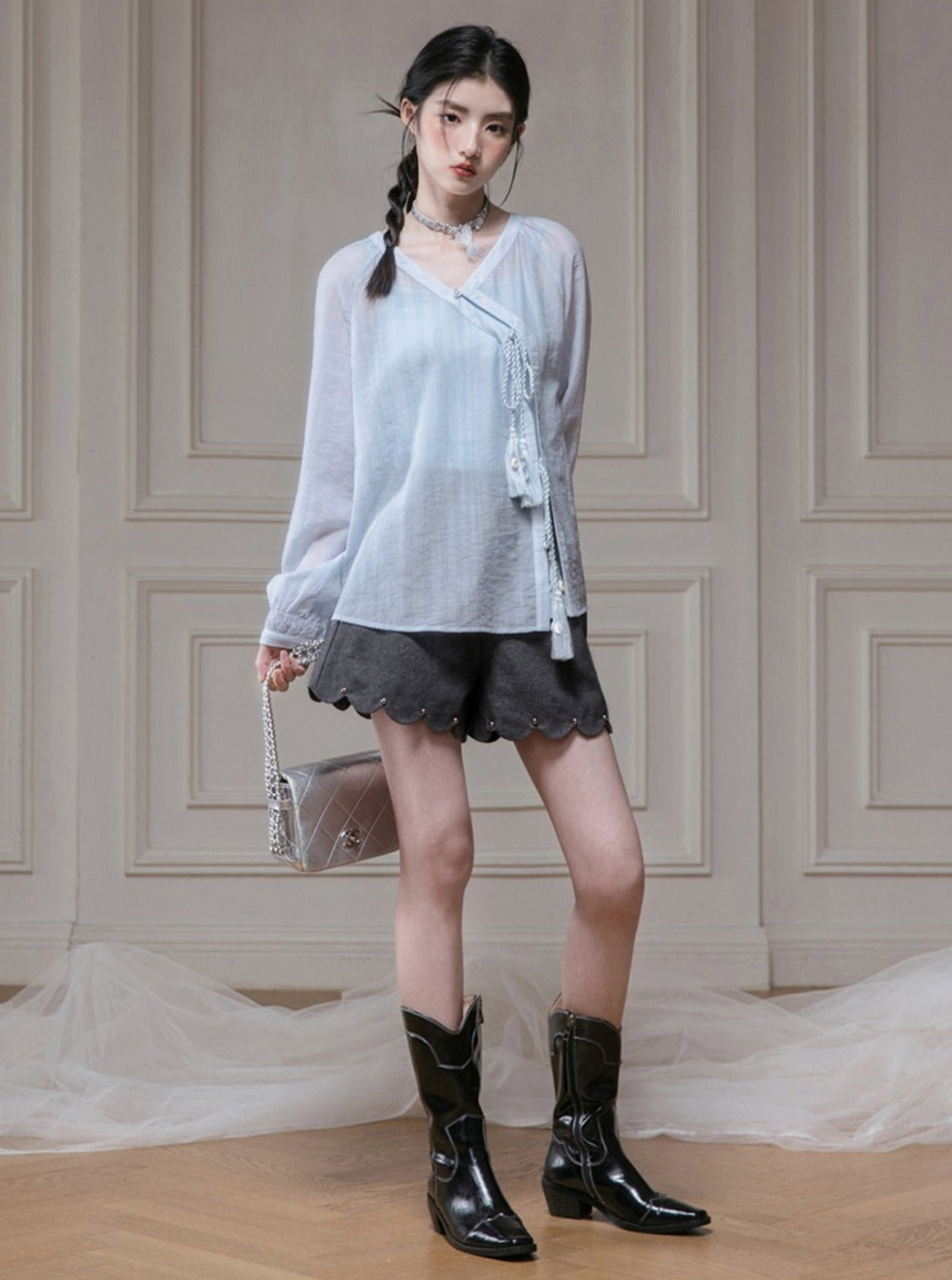 밝은 은색 모조 데님 반바지