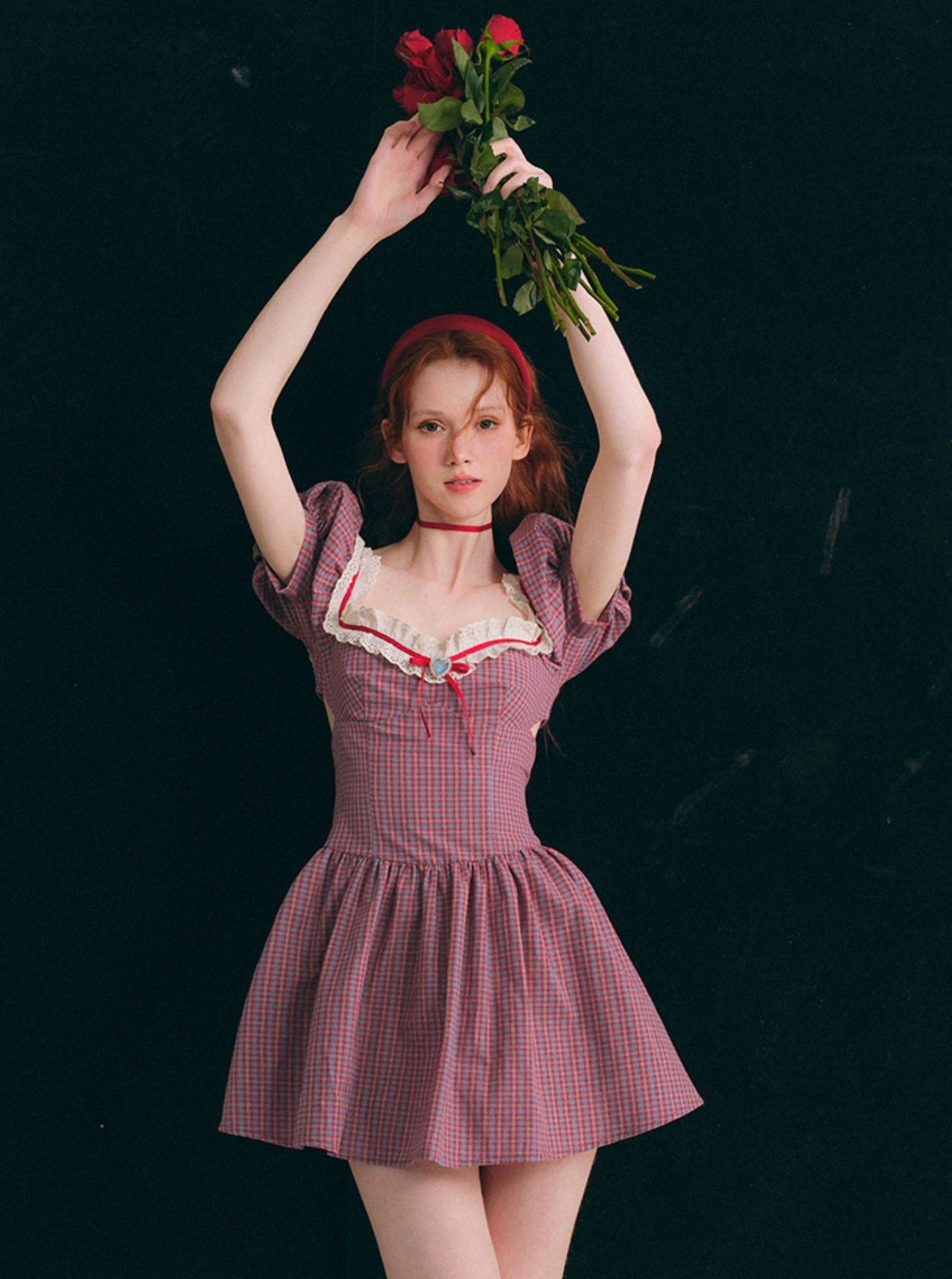 Glänzendes karierter französisches Kleid