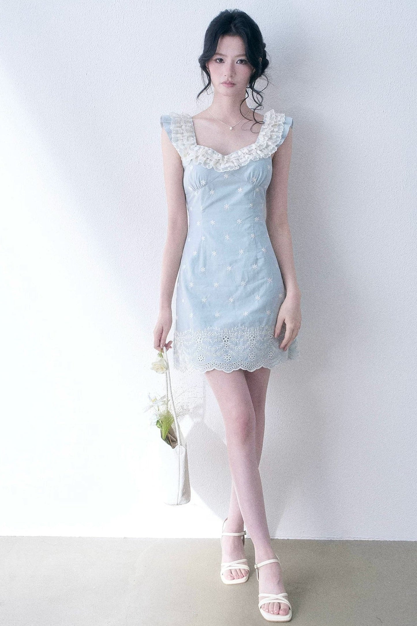 Schwingendes Gänseblümchen-Spitzenkleid