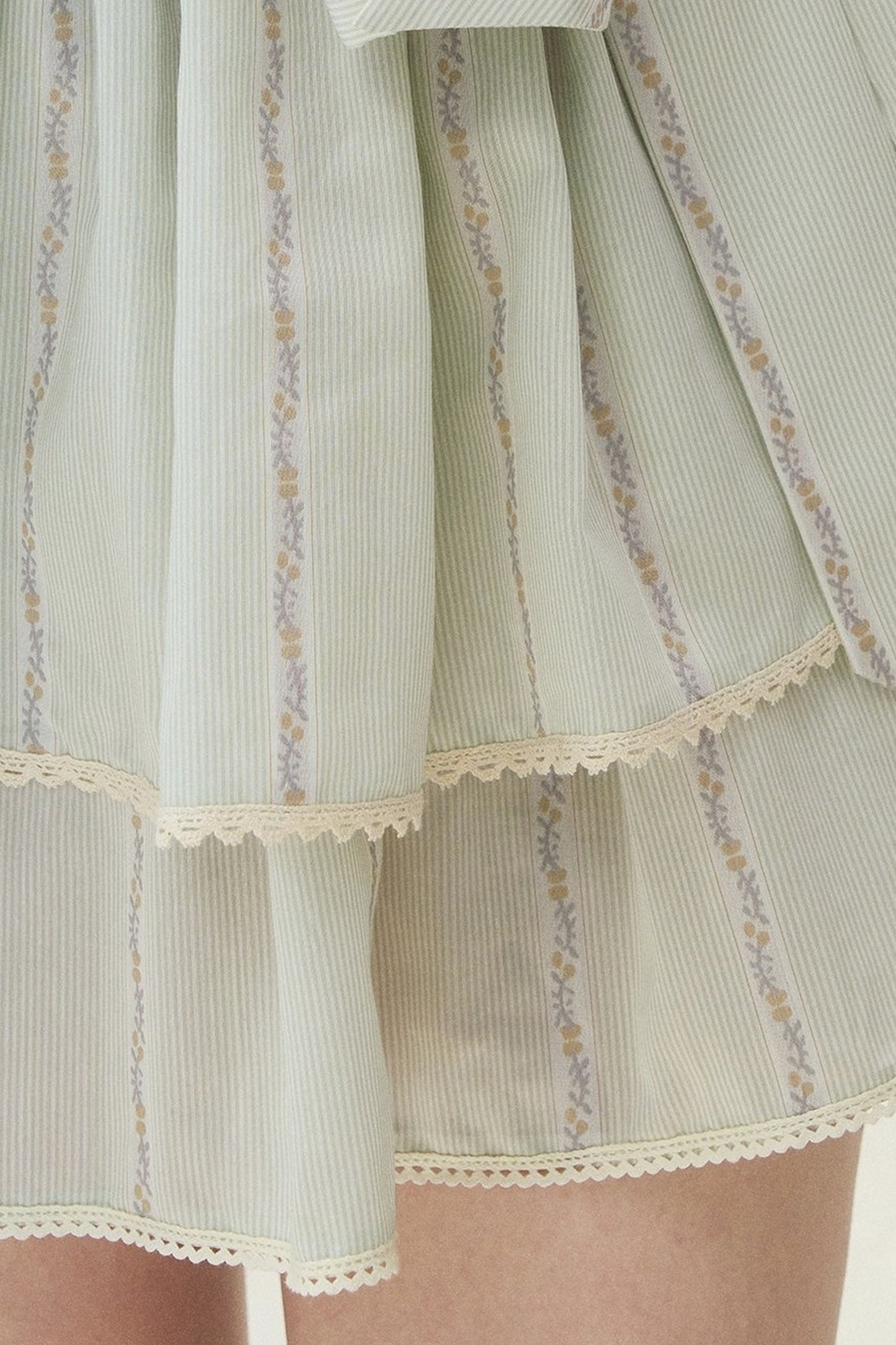 Robe mi-montante en lyocell menthe avec dentelle