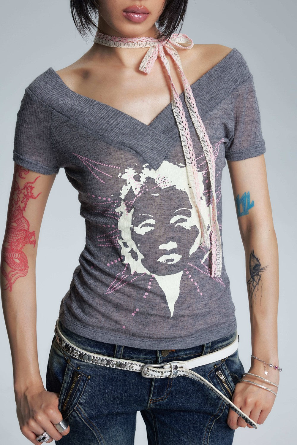 Sheer Two-Color V-Neck Off-Shoulder T-Shirt