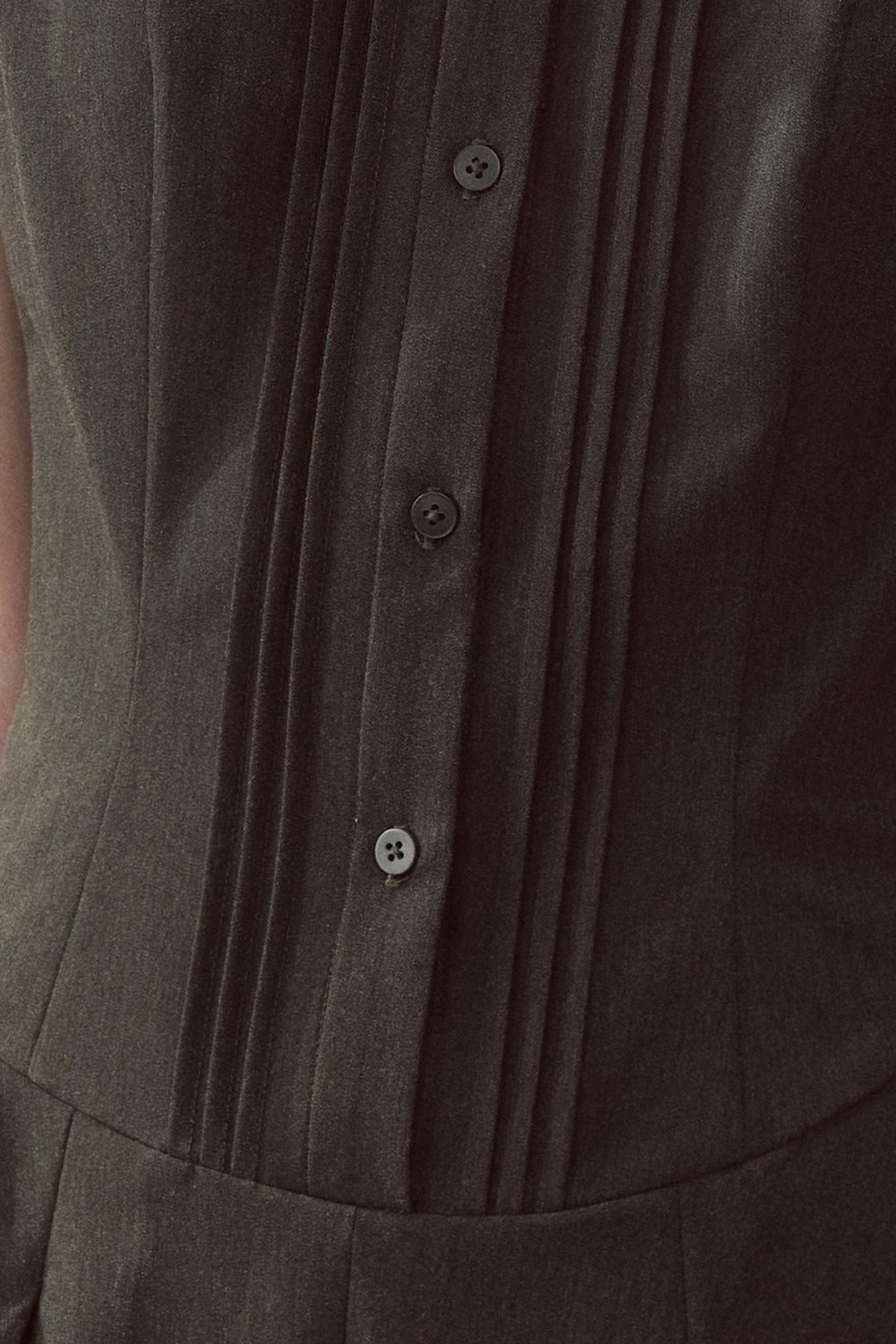 Robe rétro gris foncé à col à volants