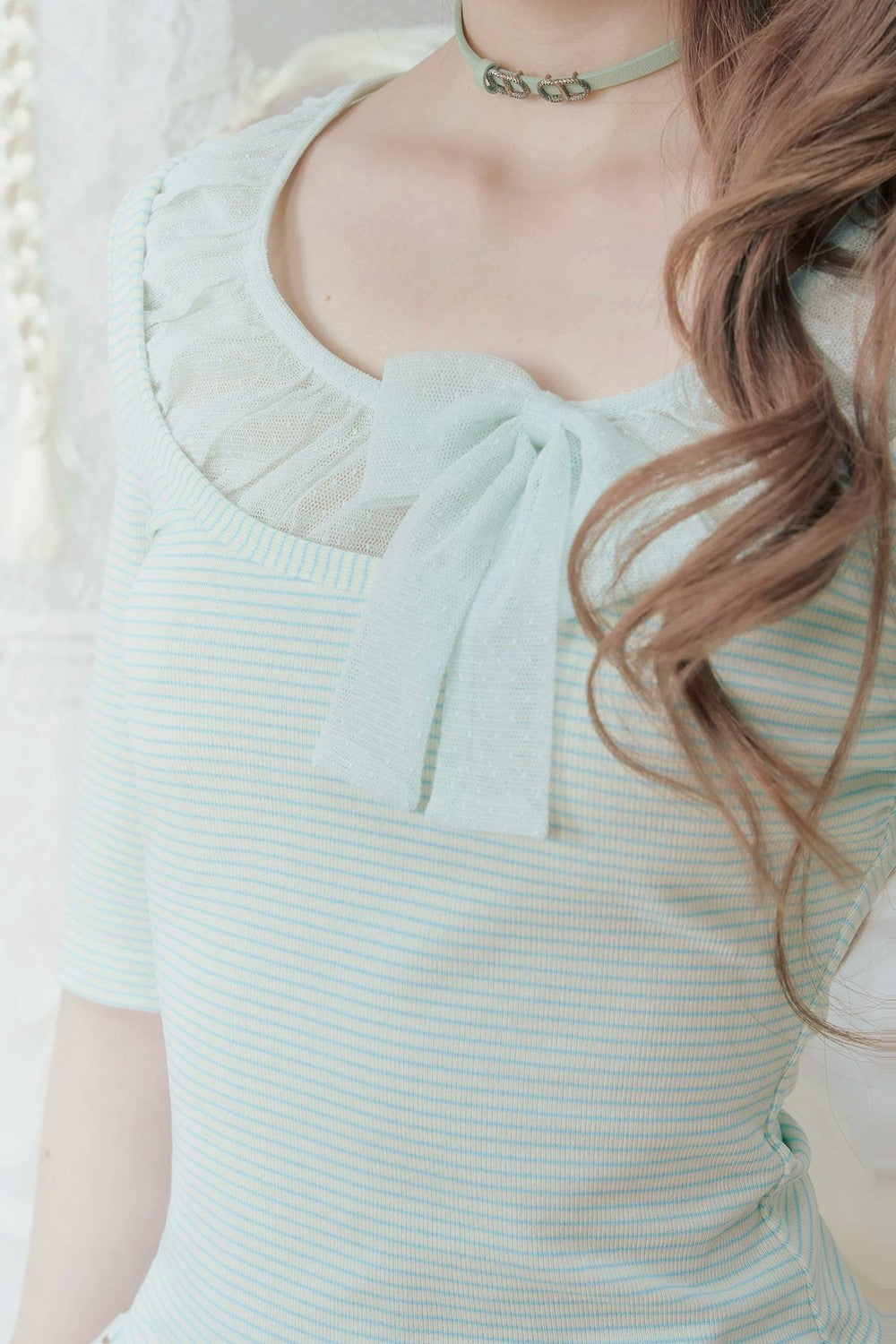 T-shirt verde menta plissettata in tulle con fiocco