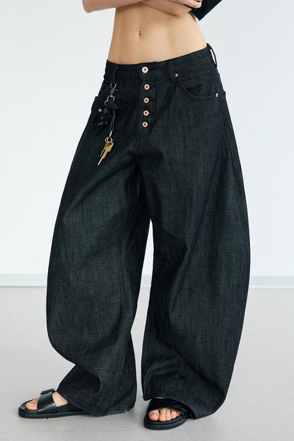 Curved Knife Wide-Leg Jeans