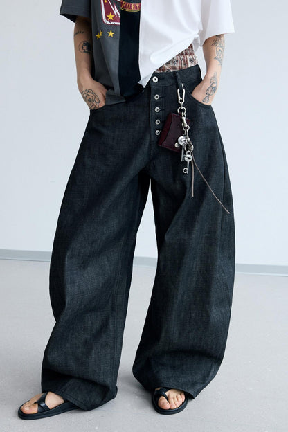 Curved Knife Wide-Leg Jeans