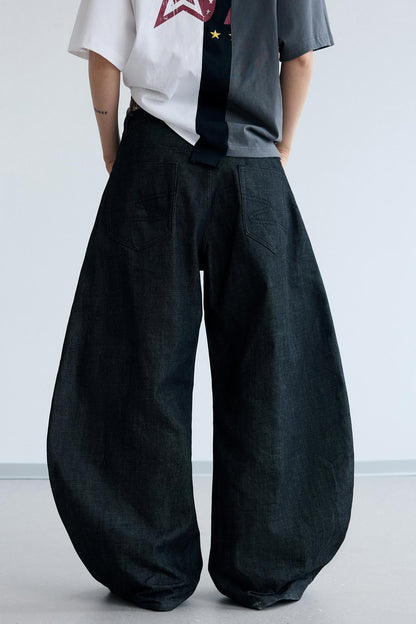 Curved Knife Wide-Leg Jeans