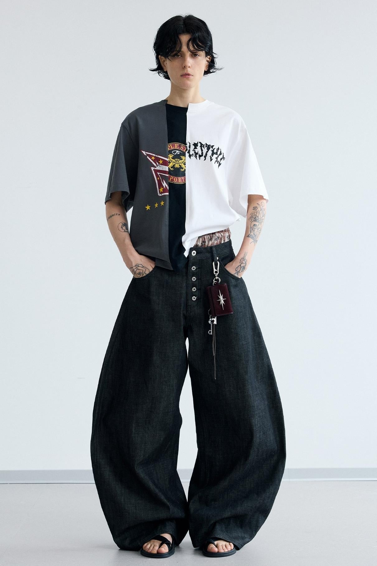 Curved Knife Wide-Leg Jeans