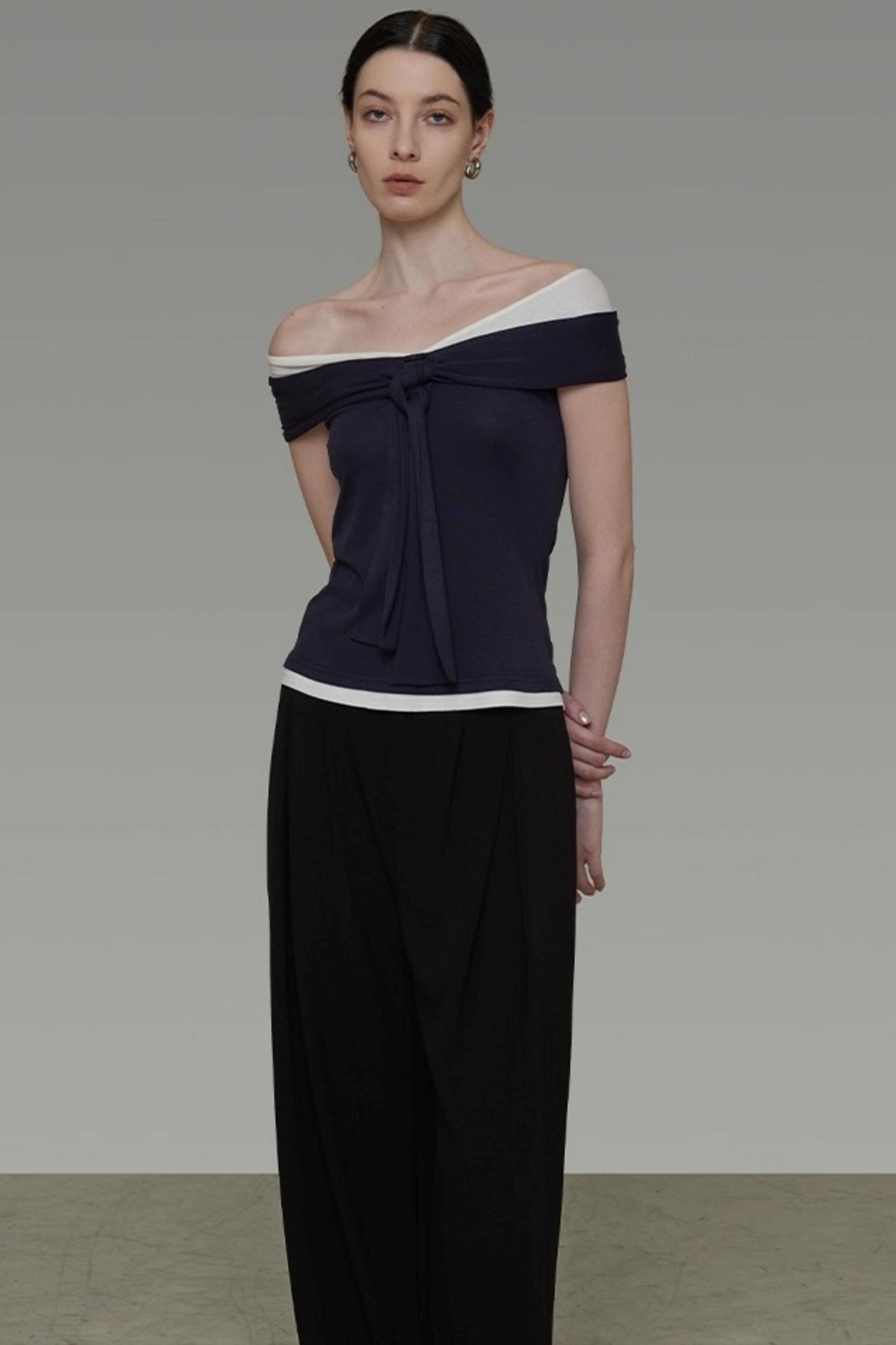 Contrasting One-Shoulder Slimming Top