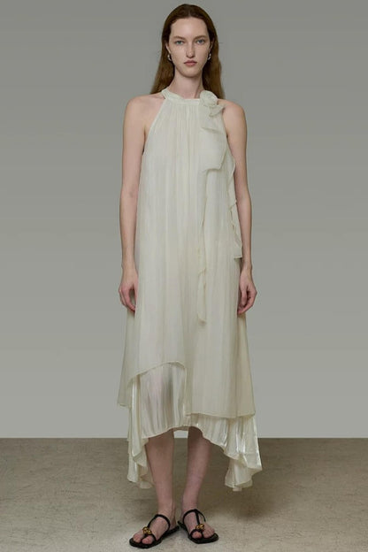 Robe féminine à volants et épaules dénudées