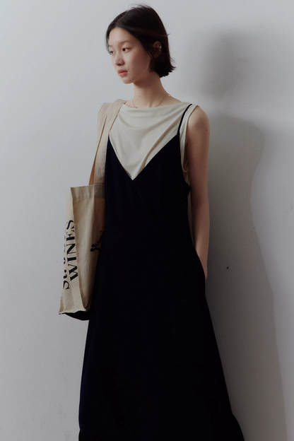 Blumenkleid in ruhigem Blau