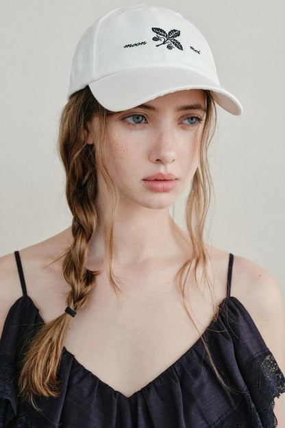 Retro Clover Embroidery Baseball Cap