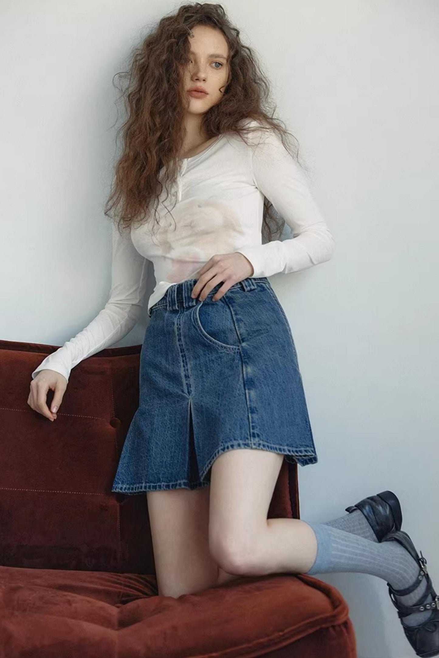 화이트 래빗 프린트 슬림 탑