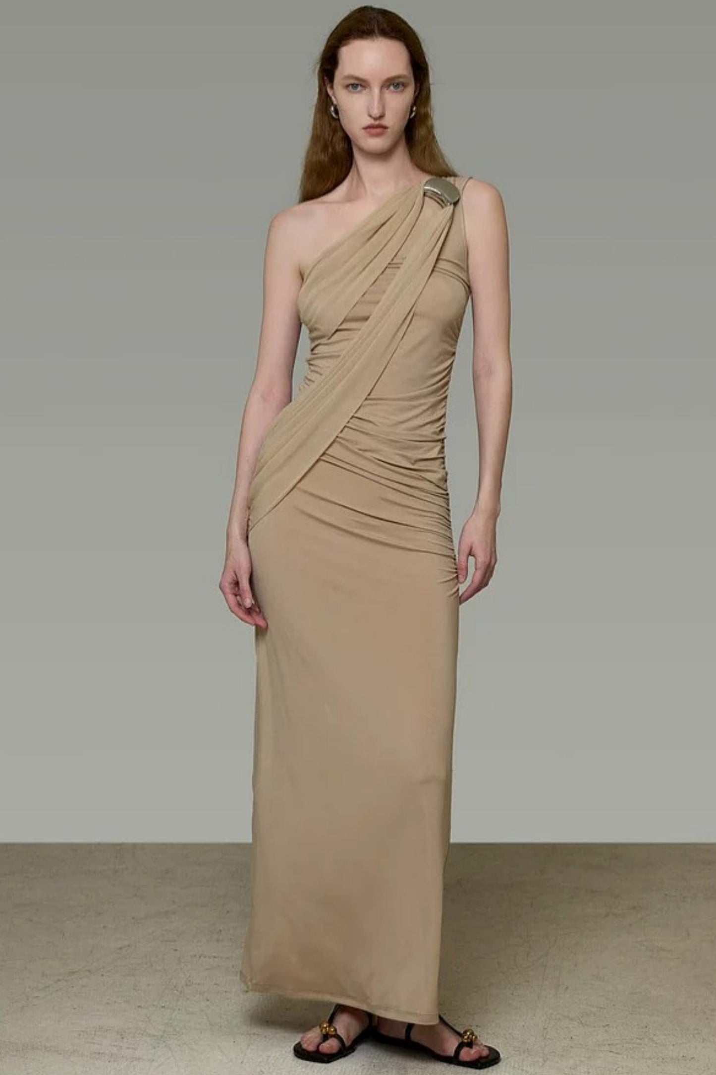 Schulterfreies Kleid mit Schleife