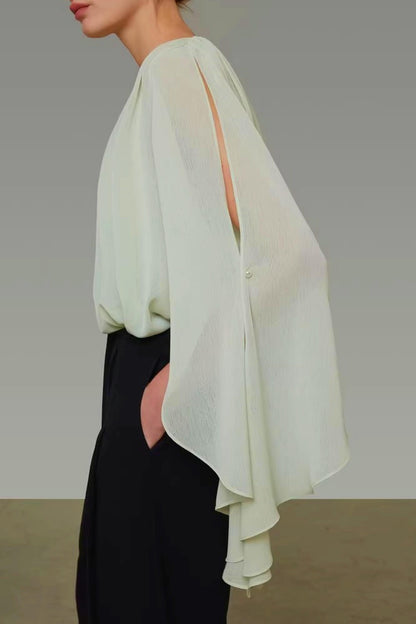 Rundhalsbluse mit Flatterärmeln