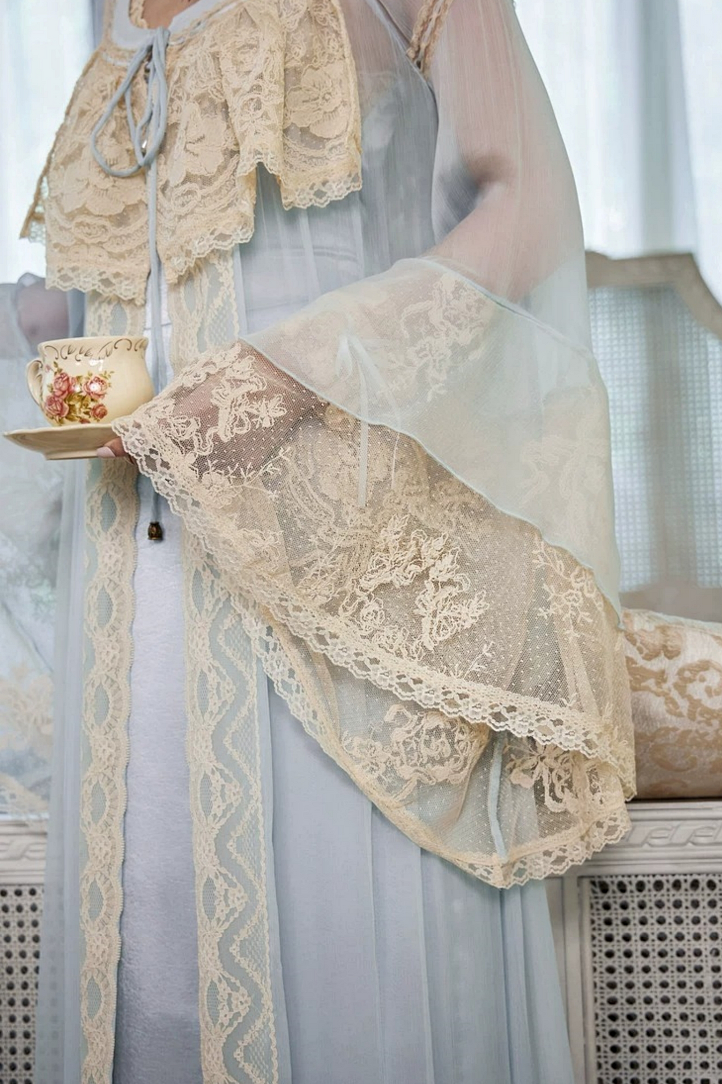 Rokoko-Spitzenstrickjacke