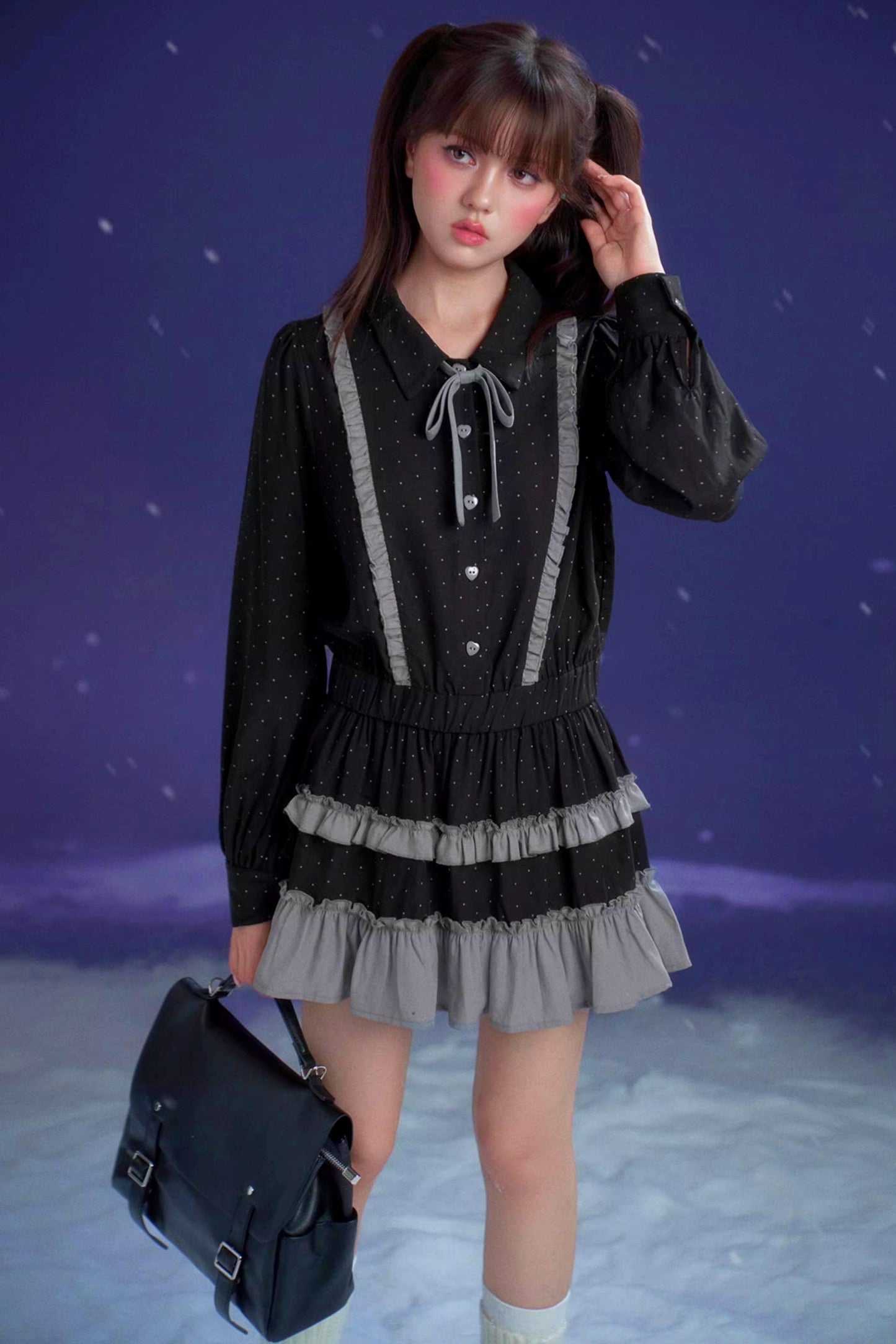 Dunkelgraues Polka-Dot-Kleid
