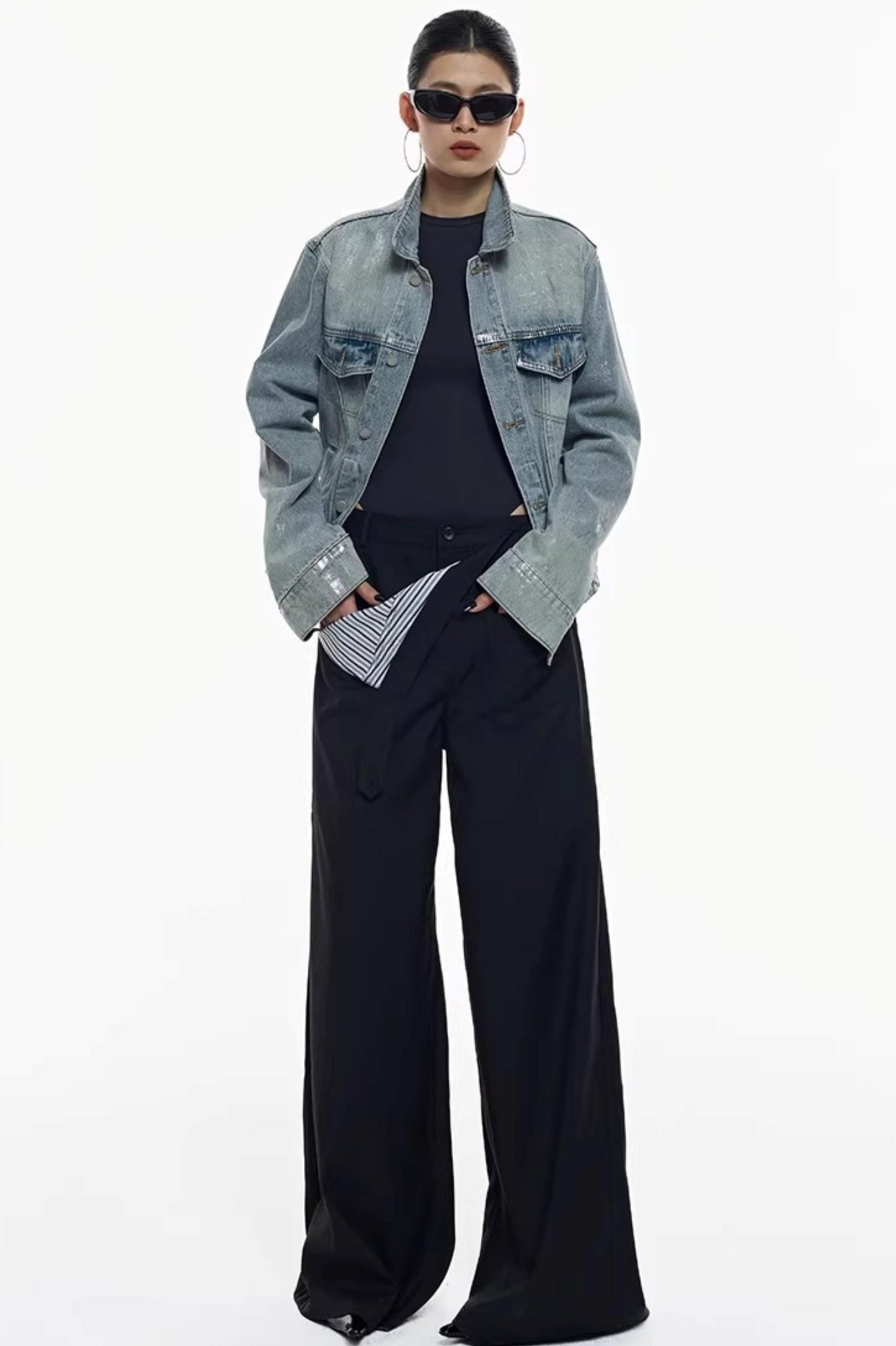 Handgefertigte Jeansjacke mit Silberverzierung