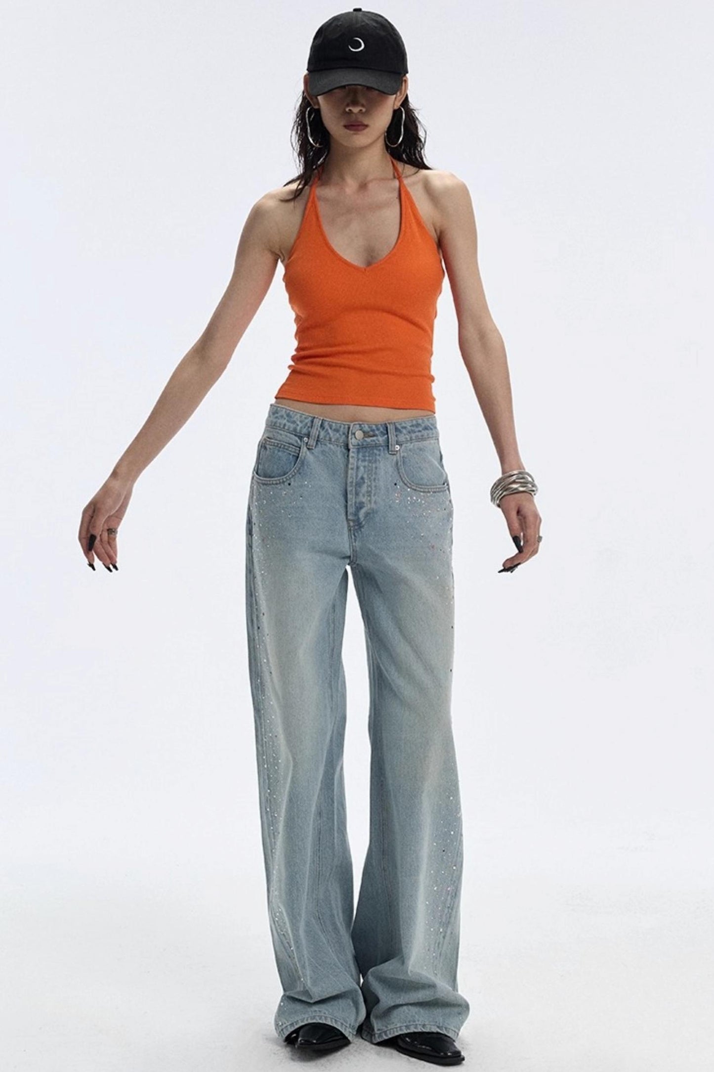 Blaue Jeans mit Edelsteinen und Diamanten