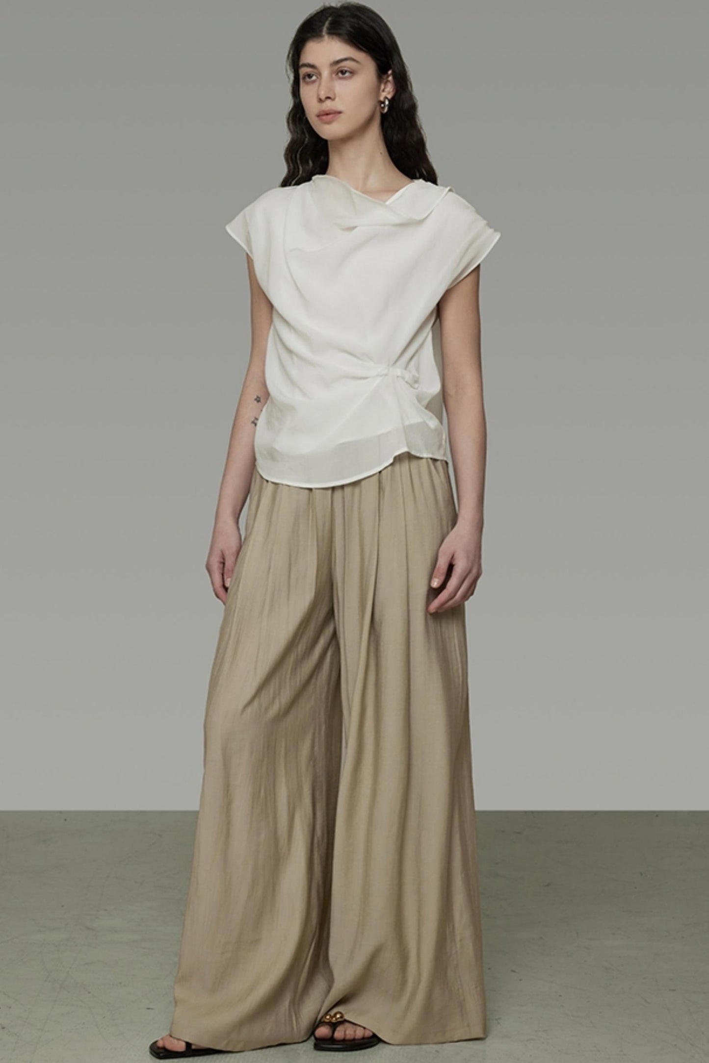Flowing Pleated Wide-Leg Trousers