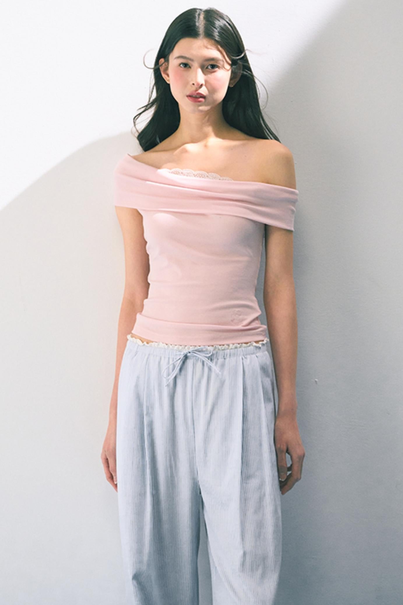 Gentle Design Lace Neckline Top