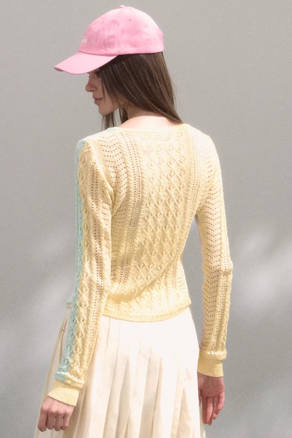 Figurbetonter Pullover mit Kontrastnaht