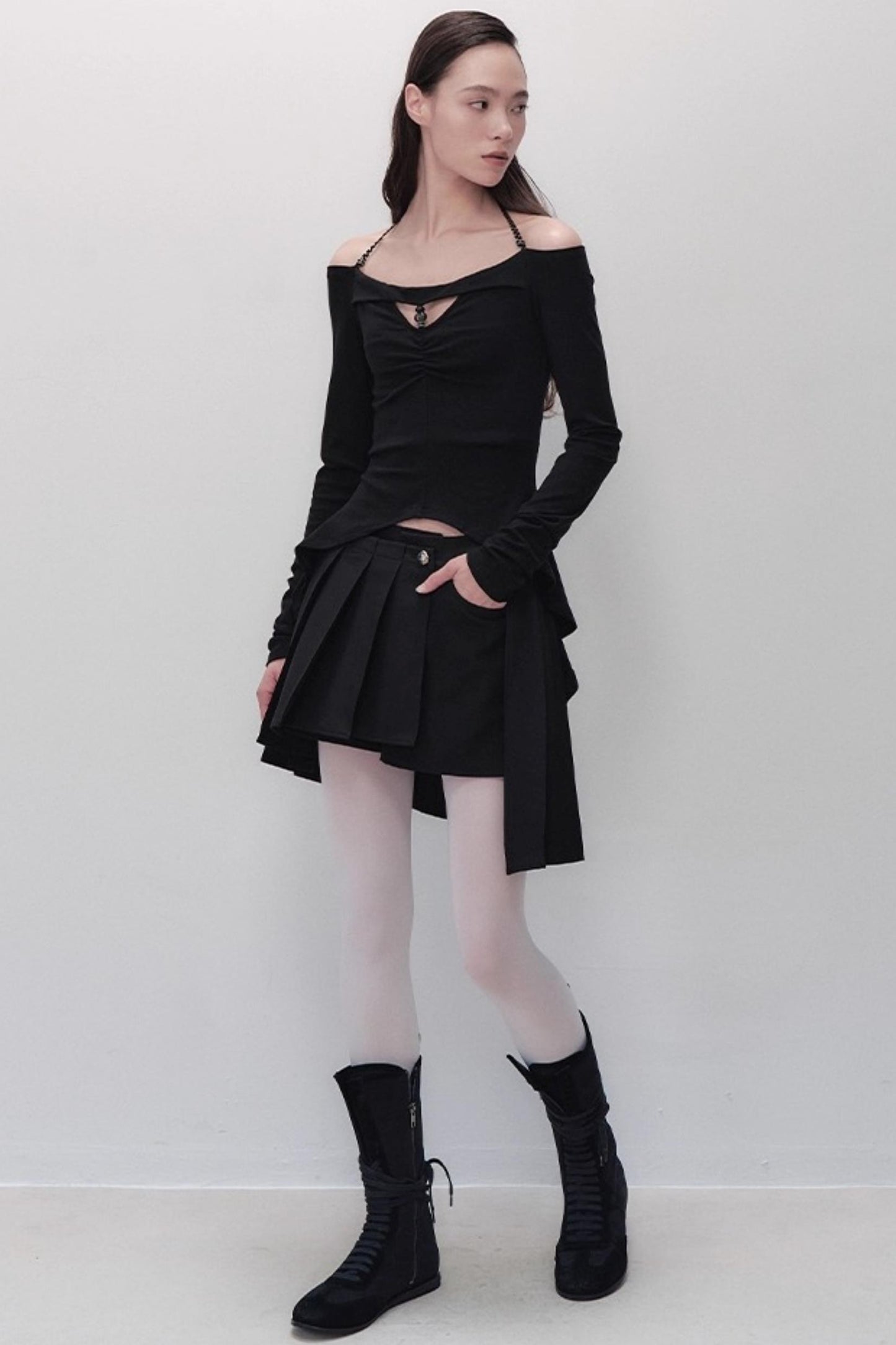 Dreams Weaving Thin One-Shoulder V-Neck T-Shirt