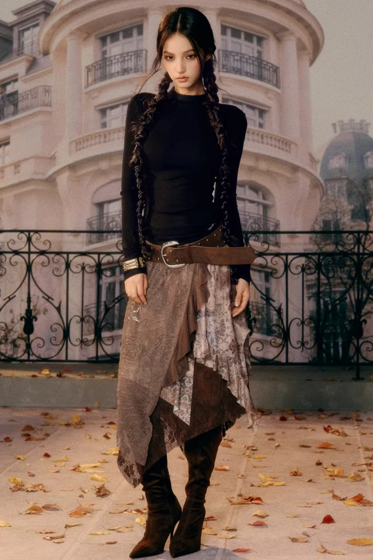 Ausgestellte Jeanshose mit Vintage-Muster