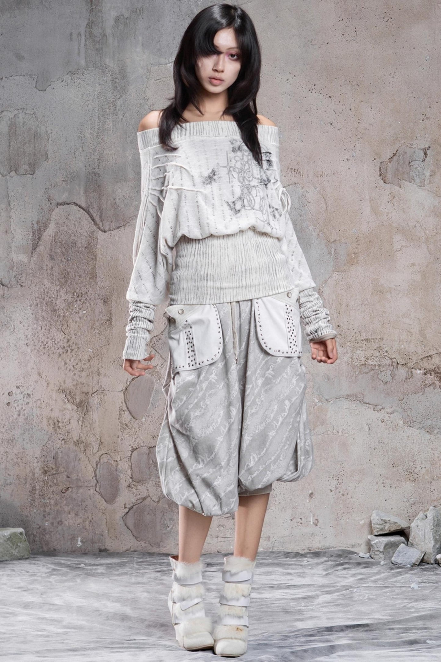 Printed One-Line Collar Knit Top