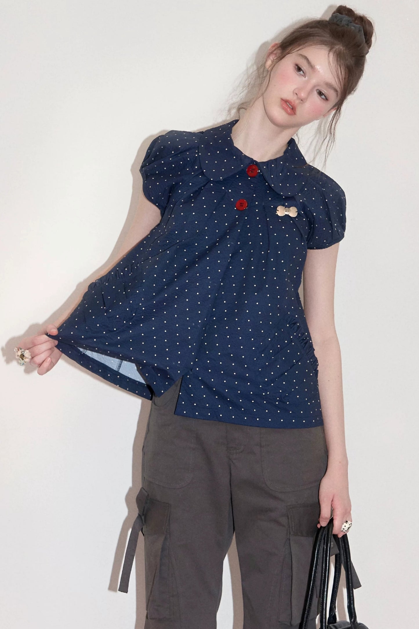 Camicia blu scuro a pois con colletto Peter Pan
