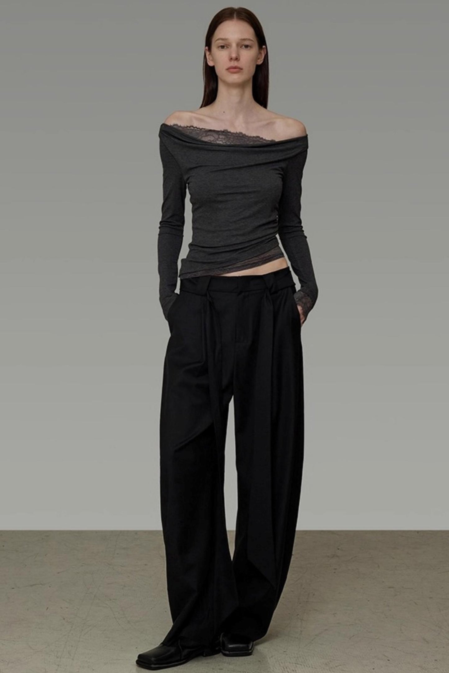 Figurbetonende, fallende Hose mit weitem Bein für den Herbst